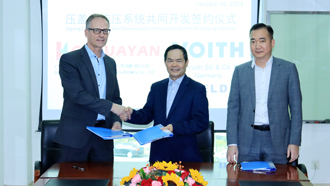 China-Germany Joint Development | Huayan's First MoldCap-48GS.AI Cap Compression Molding System Officially Rolled Off the Production Line